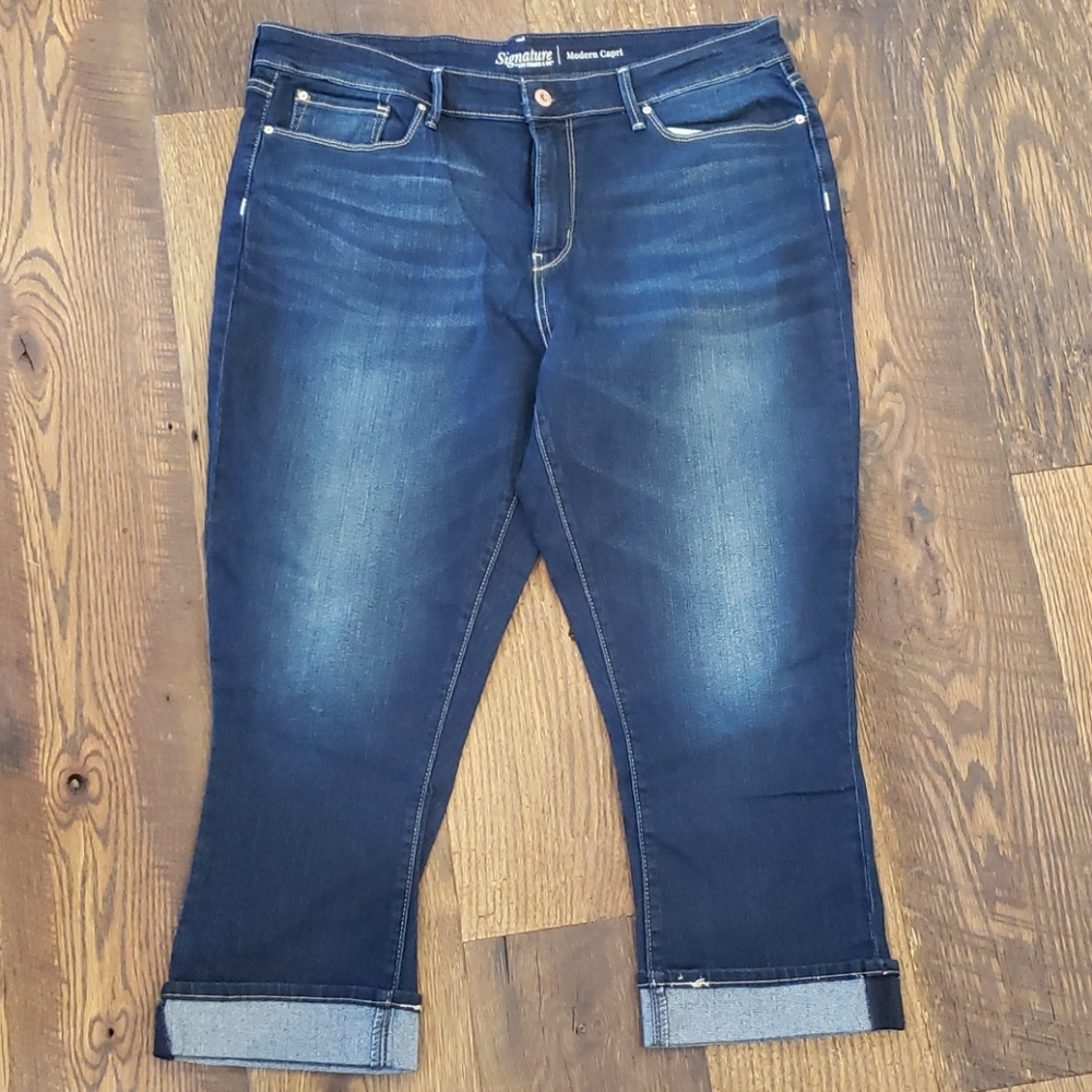 Size 18 Signature Levi Strauss Modern Capri